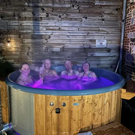 Les Eaux Du Moulin Piscine Chauffee Et Jacuzzi