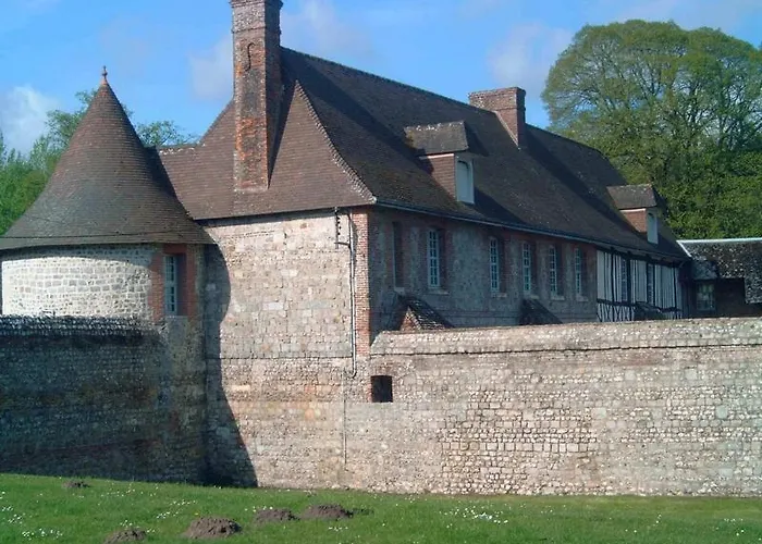 Holiday home Les Eaux Du Moulin Piscine Chauffee Et Jacuzzi