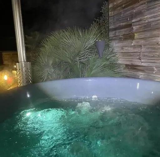 Les Eaux Du Moulin Piscine Chauffee Et Jacuzzi *